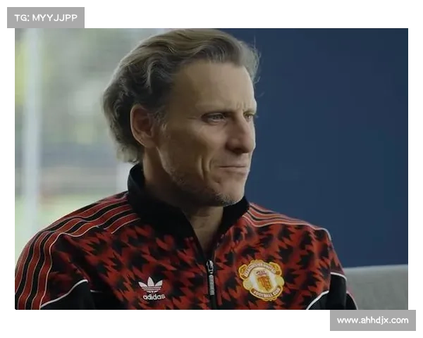 曼联弗兰的球场技巧与全面能力解析 曼联弗兰的球场技巧与全面能力解析